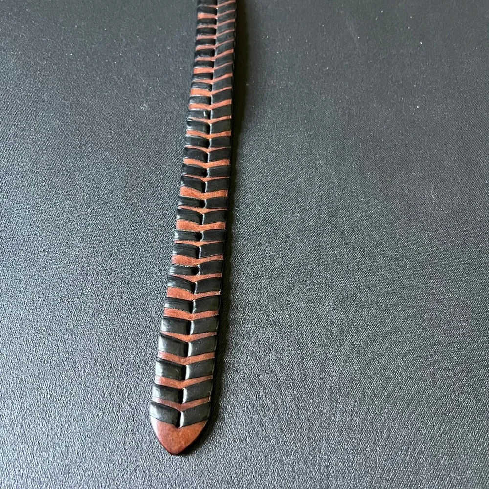 Tommy Bahama Brown Black Woven Leather Belt Chevron Braided Made in USA Size 42
